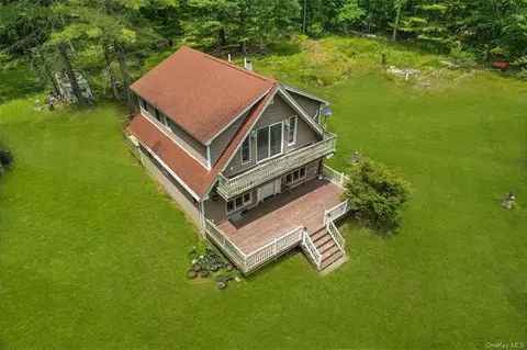 136 Woods Rd, Highland, NY 12719