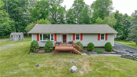 22 Nicole Pl, Middletown, NY 10940