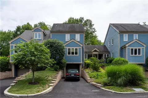 5702 Manor Dr, Peekskill, NY 10566