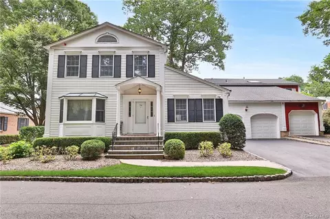 34 Washington Cir, Clarkstown, NY 10956