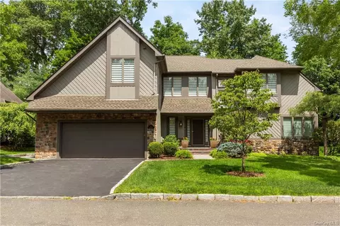 6 Woodhollow Rd, White Plains, NY 10605