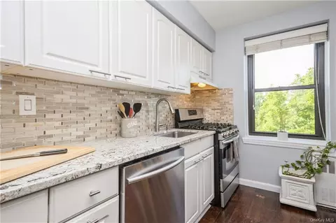 77 Carpenter Ave #6J, Mount Kisco, NY 10549