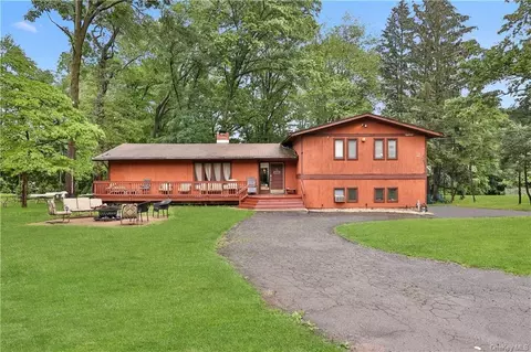 22 Scotty Ln, Clarkstown, NY 10994