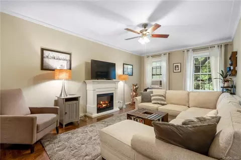 525 W 238th Ave #1G, Bronx, NY 10463