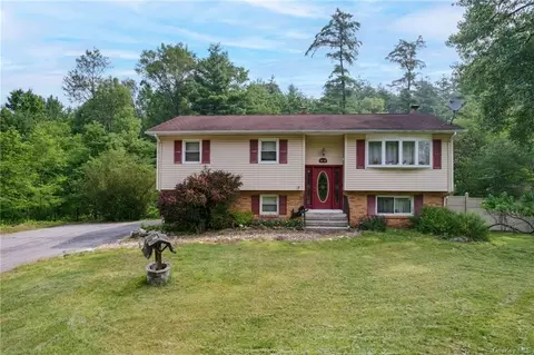 416 Van Burenville Rd, Wallkill, NY 10940
