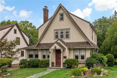 835 Harmon Dr, Mamaroneck, NY 10543