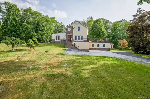 119 Sylvan Lake Rd, Beekman, NY 12533