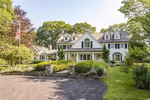 44 Bayberry Ln, Mount Kisco, NY 10549