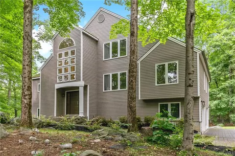 21 Roaring Brook Dr, Putnam Valley, NY 10579