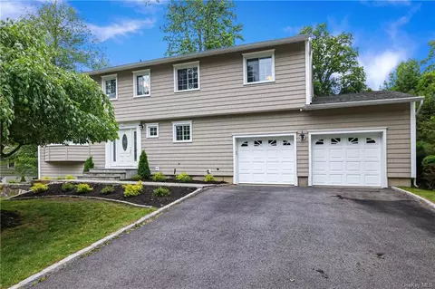 375 Chestnut Ct, Yorktown, NY 10598