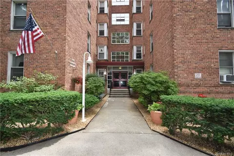 2 Louisiana Ave #4B, Bronxville, NY 10708