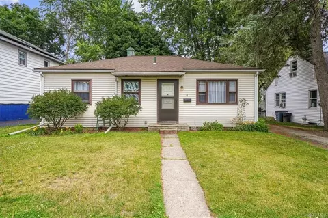 8 Sunnyside Ave, Middletown, NY 10940
