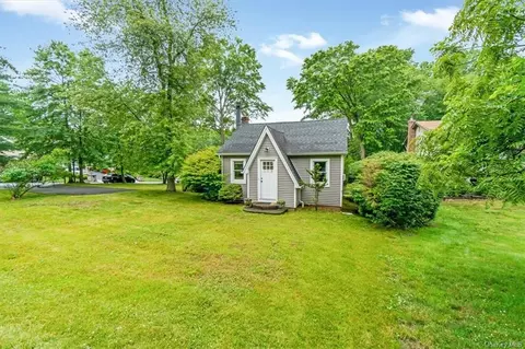 113 Old Haverstraw Rd, Clarkstown, NY 10920