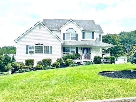 15 Pewter Cir, Chester, NY 10918