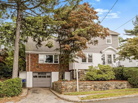 510 Mile Square Rd, Yonkers, NY 10701