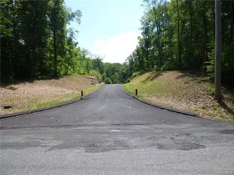 6 Reservoir Ridge Ct, Southeast, NY 10509