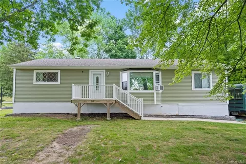 32 Alfred Pl, Walden, NY 12586