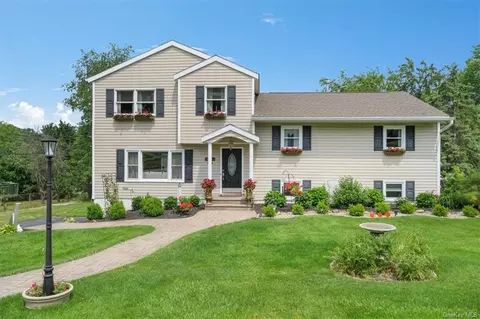 22 Royal Cir, Newburgh, NY 12550
