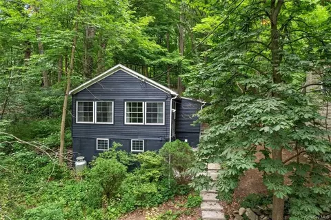 24 Paradise Hl, Cornwall, NY 12518
