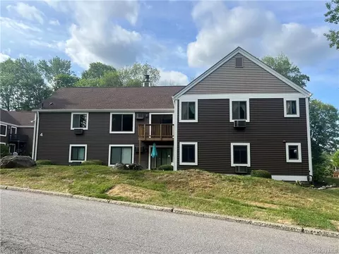 4 Heritage Dr #C, Harriman, NY 10926