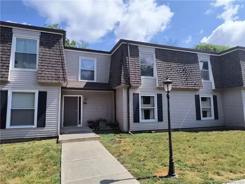 19 Stout Ct # D, Poughkeepsie, NY 12601
