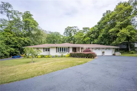 384 Sheafe Rd, Poughkeepsie, NY 12590