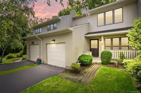7 Tulip Tree Ln, Rye, NY 10543
