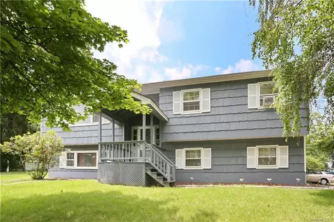 15 Parkwood Dr, Haverstraw, NY 10923