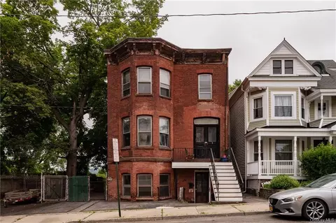 1 Riverview Pl, Newburgh, NY 12550