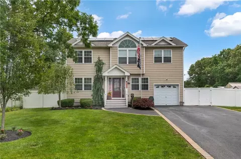 80 Manhattan Blvd, Islip Terrace, NY 11752