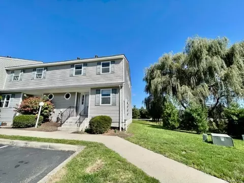 99 Boniface Dr #10F, Crawford, NY 12566