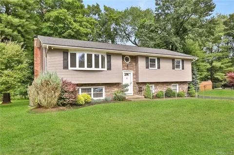 4 Widgeon Pl, Clarkstown, NY 10994