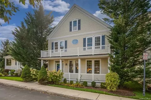 8 Bellefair Blvd, Rye, NY 10573