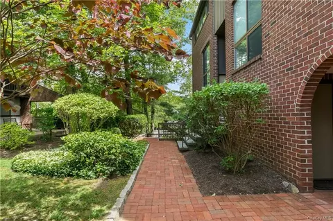 150 N Bedford Rd #D8, New Castle, NY 10514