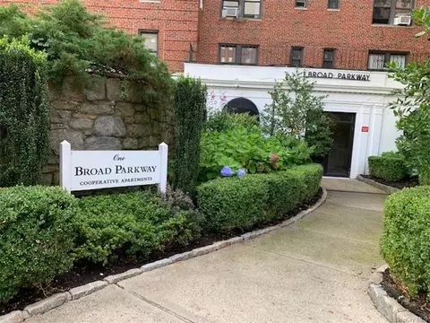 1 Broad Pkwy #4L, White Plains, NY 10601