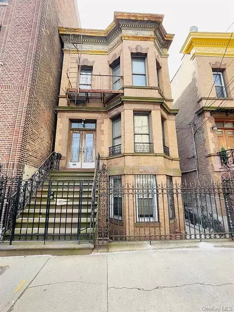 324 E 197 St, Bronx, NY 10458