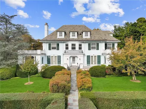 82 Magnolia Ave, Larchmont, NY 10538