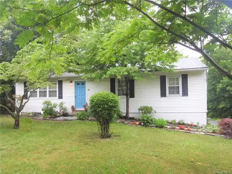 18 Baldwin Dr, Wappinger, NY 12590