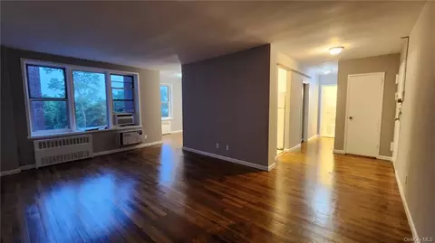 42 Pine St #3T, Yonkers, NY 10701