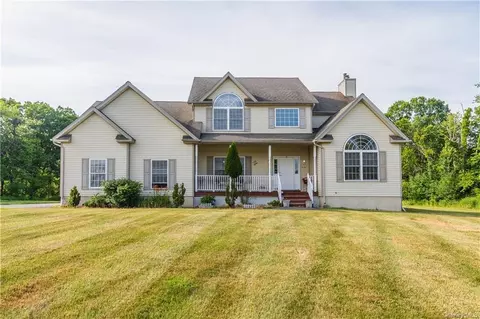 658 Mt Orange Rd, Wawayanda, NY 10940