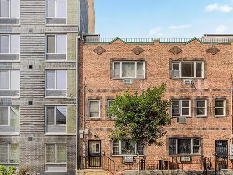 721 E 211th St, Bronx, NY 10467