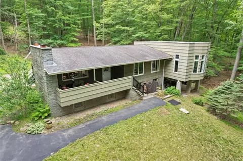34 Mine Hill Rd, Cornwall, NY 12518