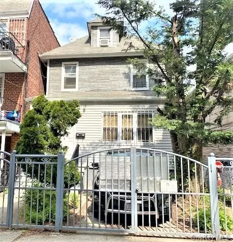 4821 91st St, Elmhurst, NY 11373