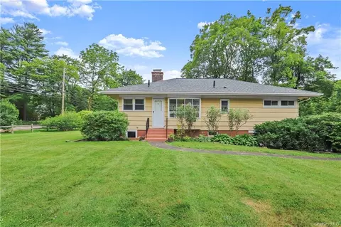 2 Otsego Rd, Mount Pleasant, NY 10570
