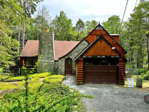 12 Pocahontas Trl, Monticello, NY 12701
