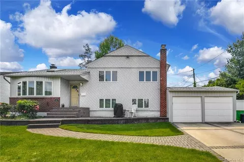 572 Wagstaff Dr, East Meadow, NY 11554