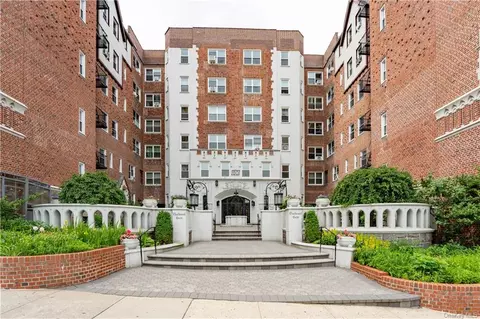 60 W Broad St #5F, Mount Vernon, NY 10552