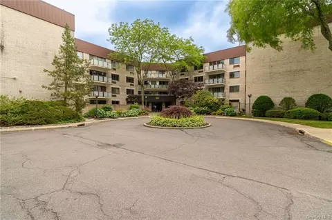 30 Greenridge Ave #5H, White Plains, NY 10605