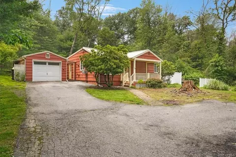 52 Waterbury Rd, Warwick, NY 10990