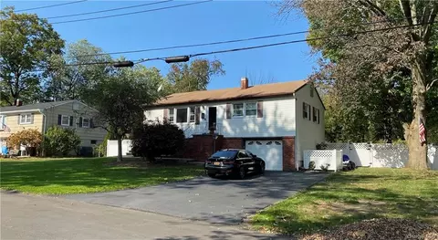 21 Louise Dr, Clarkstown, NY 10994